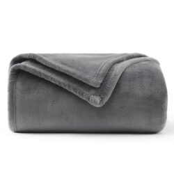WAVVE Kuscheldecke auf Sofa