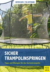 Familie springt sicher auf einem Gartentrampolin