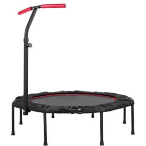 Rechteckiges Outdoor-Trampolin im Garten mit Sicherheitszaun