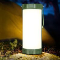 Bunte Zeltlampen in verschiedenen Ausführungen für Outdoor-Aktivitäten.
