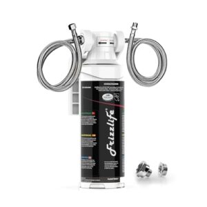 Verschiedene Trinkwasserfilter für reines und gefiltertes Wasser.